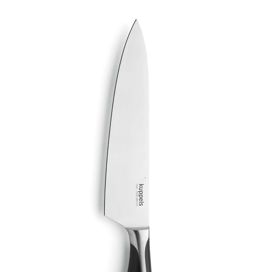 Das Kuppels CHEF Kochmesser 8" ist ein Küchenmesser aus Edelstahl mit hervorragender Schärfe, einer silbernen Klinge und einem schwarzen Griff. Das Messer ist auf einem schlichten weißen Hintergrund abgebildet und nach oben abgewinkelt, um sein elegantes Design zu betonen.