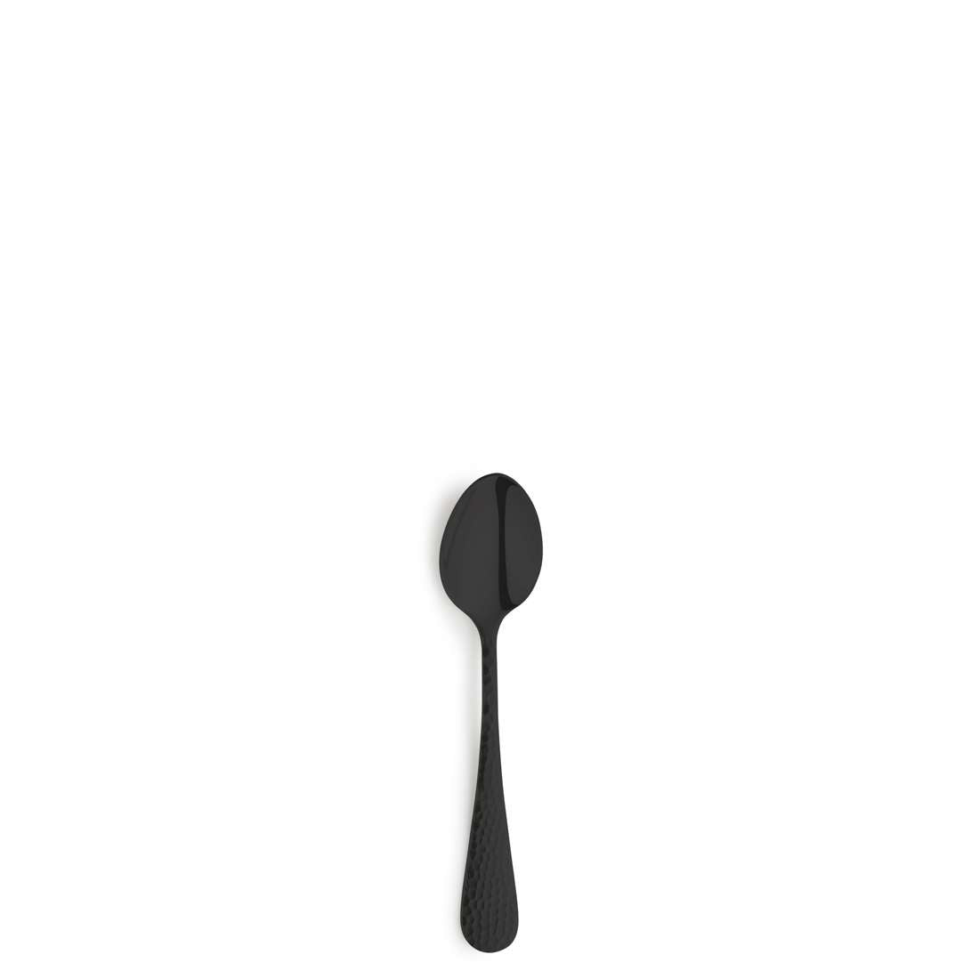 Ein zentrierter schwarzer Löffel aus dem Kuppels Home CRYSTAL Besteckset 30-teilig PVD schwarz zeigt Hammerschlag Struktur auf weißem Hintergrund und unterstreicht das elegante Design des Bestecks.