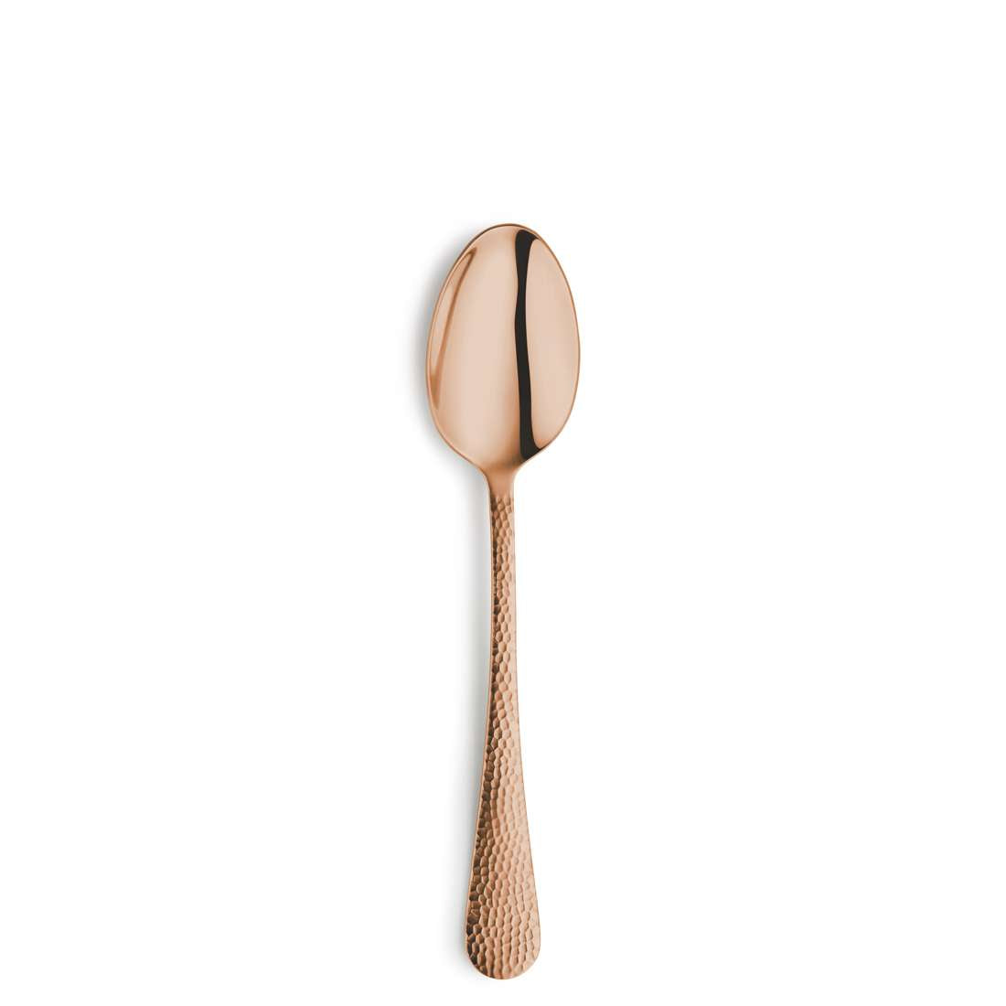 Ein einzelner Löffel aus dem Kuppels Home CRYSTAL Besteckset 30-teilig PVD rosé, mit strukturiertem Edelstahl gehämmert, wird vor einem schlichten weißen Hintergrund gezeigt.