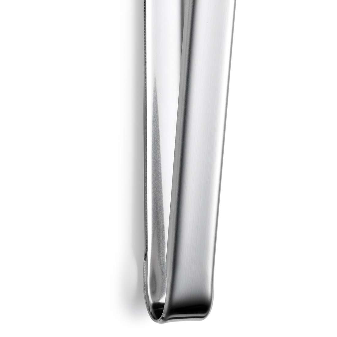 Nahaufnahme einer metallisch glänzenden SELECTION Servierzange von Kuppels vor weißem Hintergrund, wobei die Spitzen und ein Teil der Arme hervorgehoben werden.