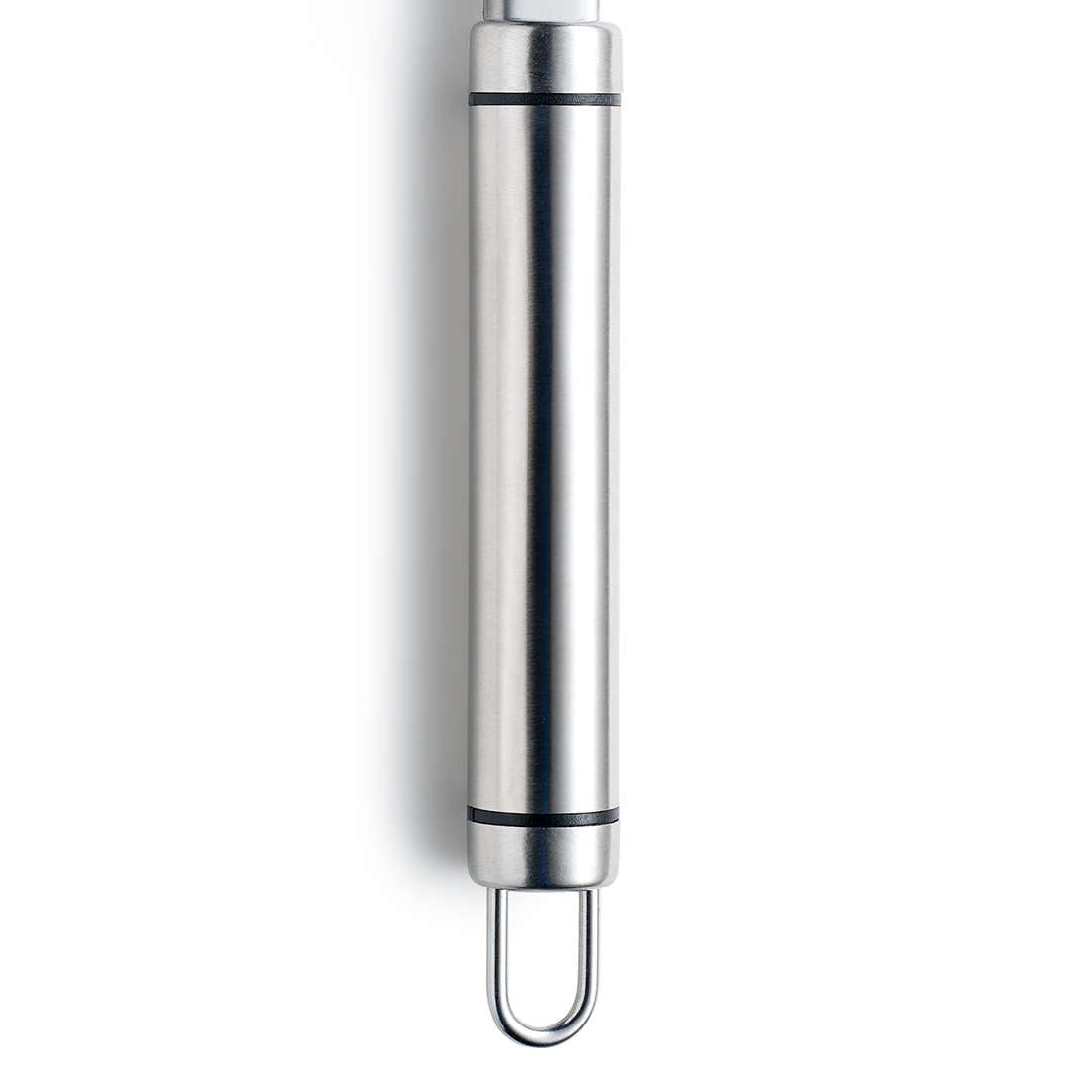 Der SELECTION Käsehobel von Kuppels, aus Edelstahl mit ergonomischem Rundgriff und Aufhängeöse, ist vertikal auf weißem Grund abgebildet.