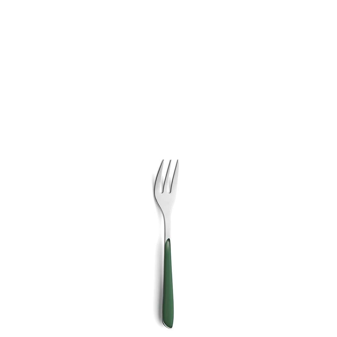 Eine Kuppels PRISMA Kuchengabel aus dem 6-teiligen tannengrünen Set ist auf einem schlichten weißen Hintergrund zentriert und unterstreicht das stilvolle Design dieser Premium-Dessertgabeln.
