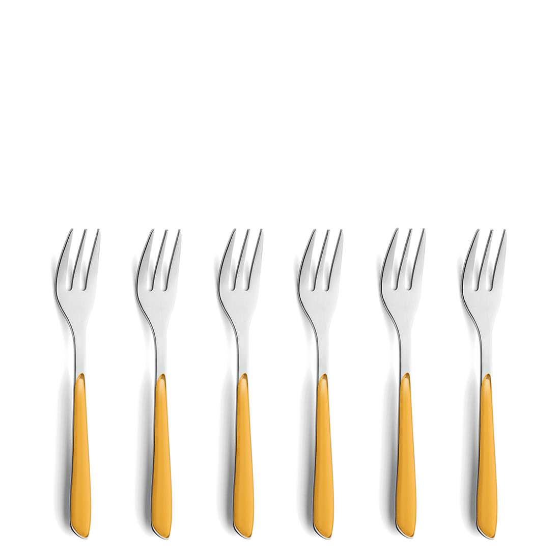 Sechs PRISMA Kuchengabeln von Kuppels mit senfgelben Griffen sind in einer geraden Linie auf weißem Untergrund angeordnet. Dieses Set enthält 6 identische Gabeln.