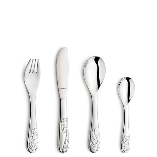 Das Kuppels Dschungeltiere Kinderbesteck-Set 4-teilig beinhaltet Gabel, Messer, Löffel und kleinen Löffel, jeweils mit eingravierten Dschungeltiere-Motiven – perfekt für selbstständiges Essen und auf weißem Hintergrund dargestellt.