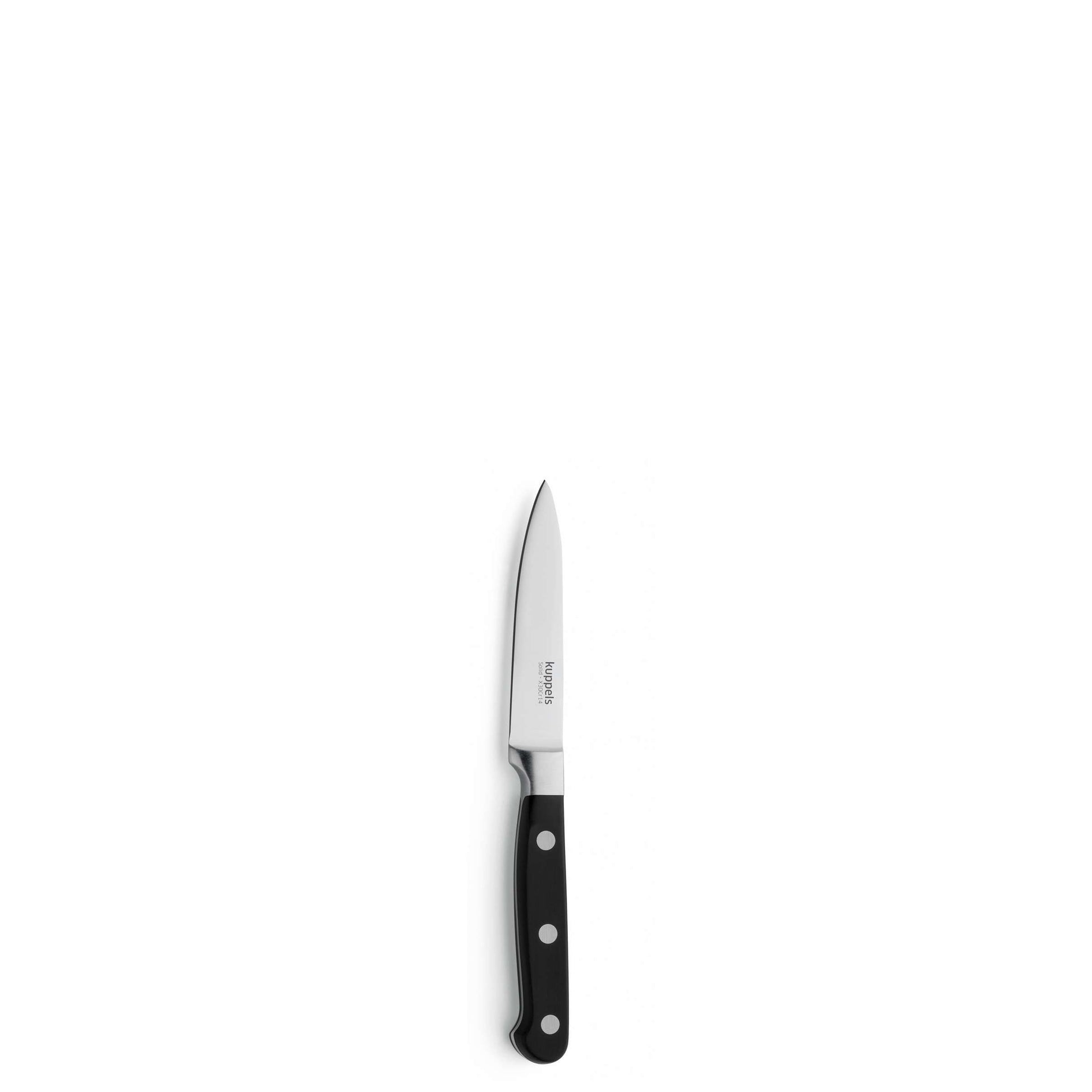 Auf einem weißen Hintergrund liegt ein Schälmesser aus dem SOLID-Messerset von Kuppels, gefertigt aus gehärtetem Klingenstahl, mit einem schwarzen Griff und drei Metallnieten.