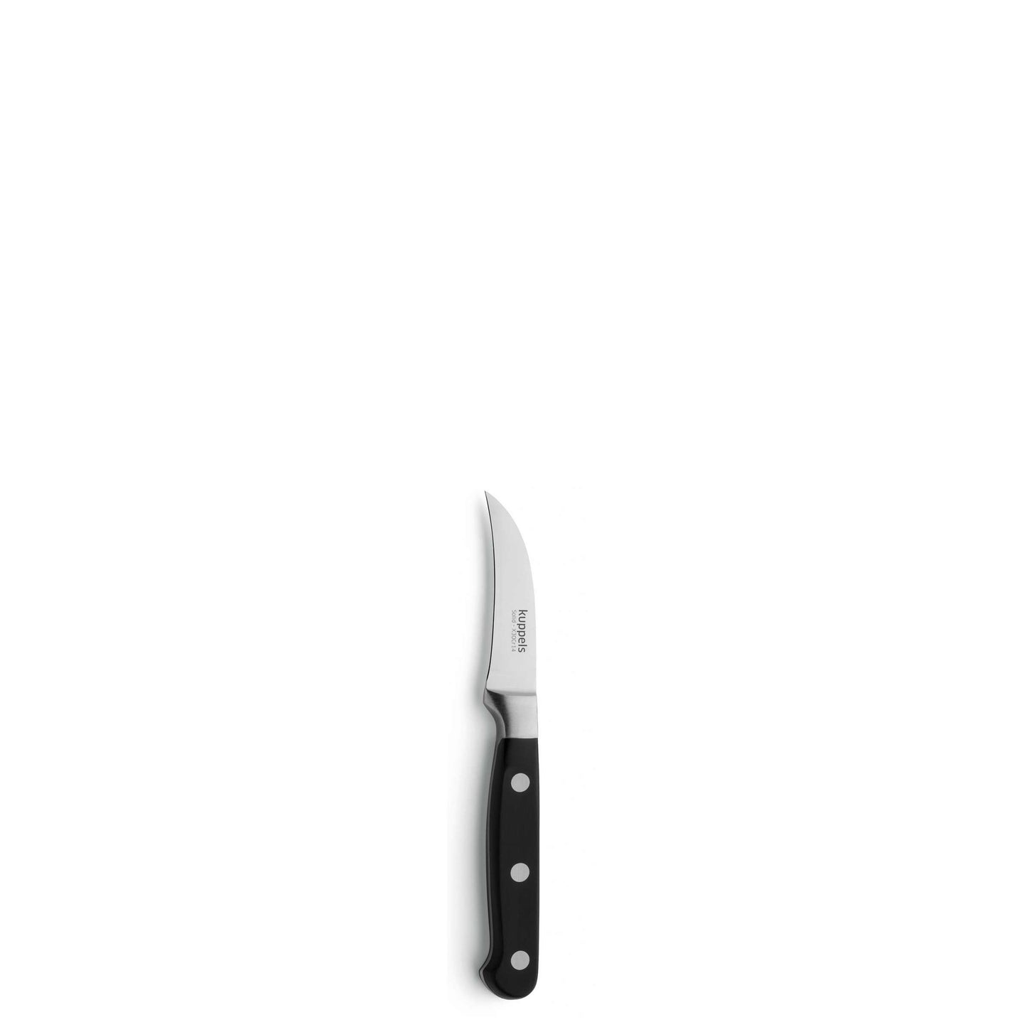 Ein kompaktes Gemüsemesser aus dem SOLID-Messerset von Kuppels mit einer geschwungenen Klinge aus gehärtetem Klingenstahl und einem schwarzen Griff mit drei Nieten, präsentiert vor einem schlichten weißen Hintergrund.