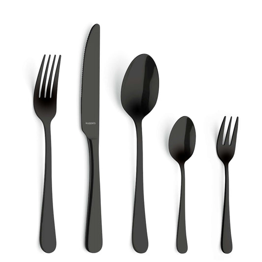 Fünf Teile aus dem „Kuppels Home DELIA Besteckset 30-teilig PVD schwarz“ – gefertigt aus Edelstahl mit einer eleganten PVD-Schwarz-Beschichtung, darunter eine Essgabel, ein Messer, ein Suppenlöffel, ein Teelöffel und eine Salatgabel – sind ordentlich in einer Reihe auf weißem Hintergrund angeordnet.