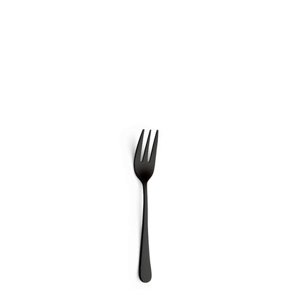 Eine einzelne schwarze Gabel aus dem DELIA Besteckset 30-teilig PVD schwarz von Kuppels Home ist auf einem schlichten weißen Hintergrund zentriert, umgeben von reichlich Freiraum.