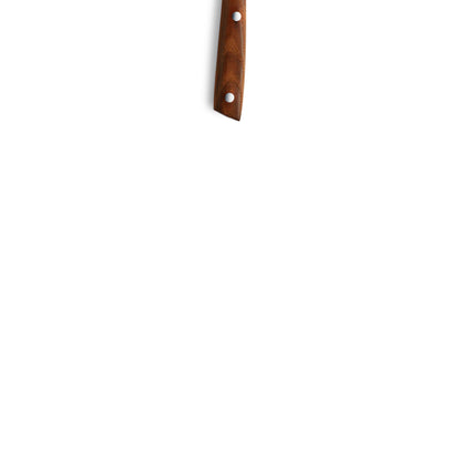 Ein Kuppels AVID-Gemüsemesser mit einem Griff aus Eschenholz und Metallnieten ist oben in der Mitte eines weißen Hintergrunds abgebildet, wobei der größte Teil der Klinge und des Hintergrunds zu sehen ist.