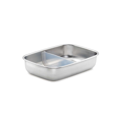 Die „Kuppels SELECTION Frischhaltedose 2-teilig“ ist eine rechteckige Edelstahlschale (18/10) mit zwei Fächern, abgerundeten Ecken, glatten Kanten und spülmaschinenfestem Design, die elegant vor einem weißen Hintergrund präsentiert wird.